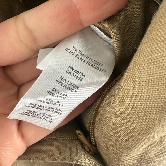 NWOT BCBG BCBGMAXAZRIA Linen blend Straight Leg Brown Pants Size 4 Button - Picture 6 of 6